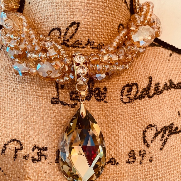 Beautiful Champagne Crystal Beads with large drop - Picture 2 of 4